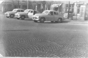 Postój taksówek osobowych, pl.Nowotki, 1959 r.
